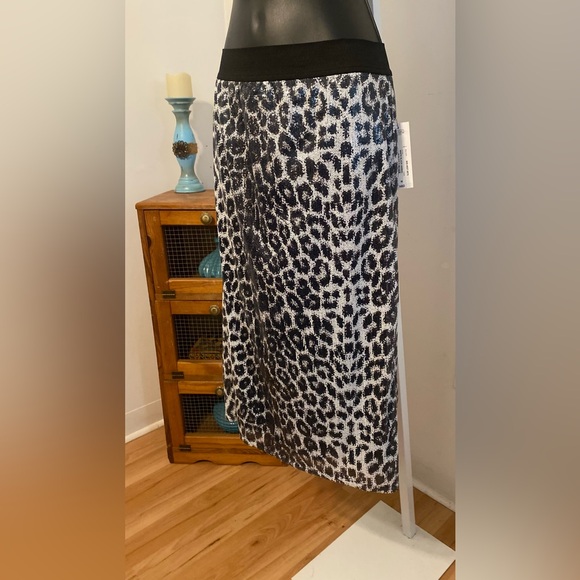 NWT W. Worthington Leopard Sequin Pencil Skirt. Color: Black/White. Size: M - Picture 1 of 12